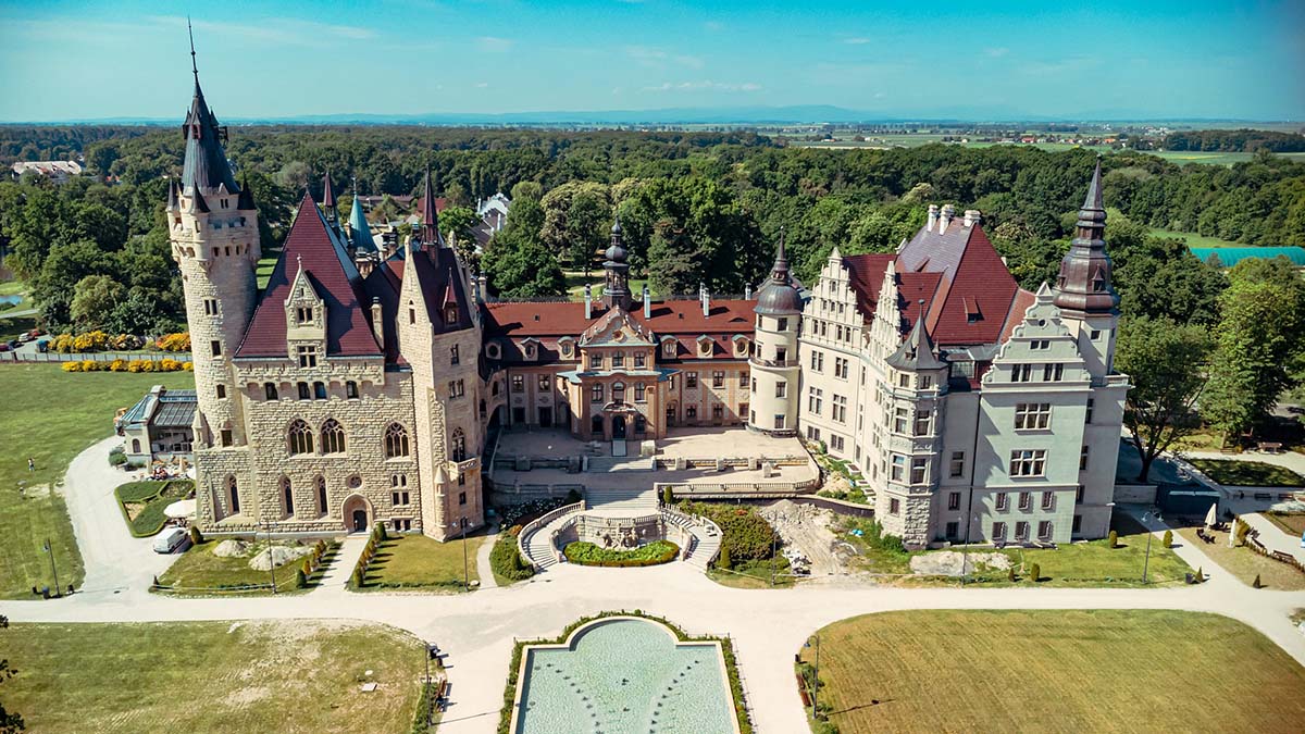 moszna castle