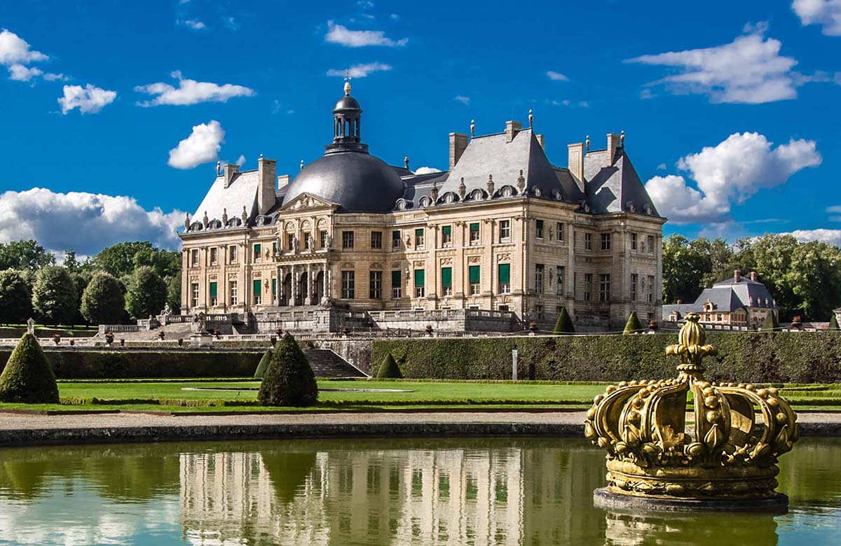 Christmas at European Castles: Markets, Light Trails and Festive Visits
